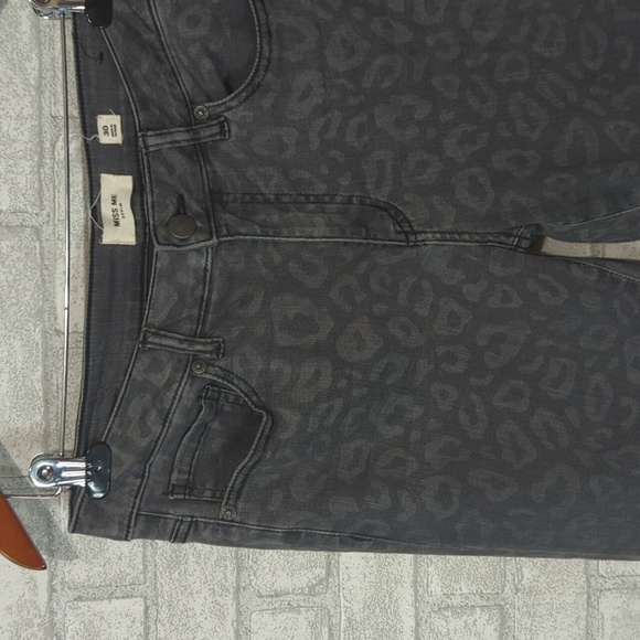 Miss Me Denim Grey Wash Leopard Print Midrise Skinny Ankle Jeans Size 30 - Picture 5 of 6